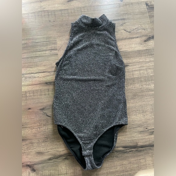 H&M Tops - H&M Silver Sparkly Mock Neck Bodysuit • Sleeveless Party Top • Size M